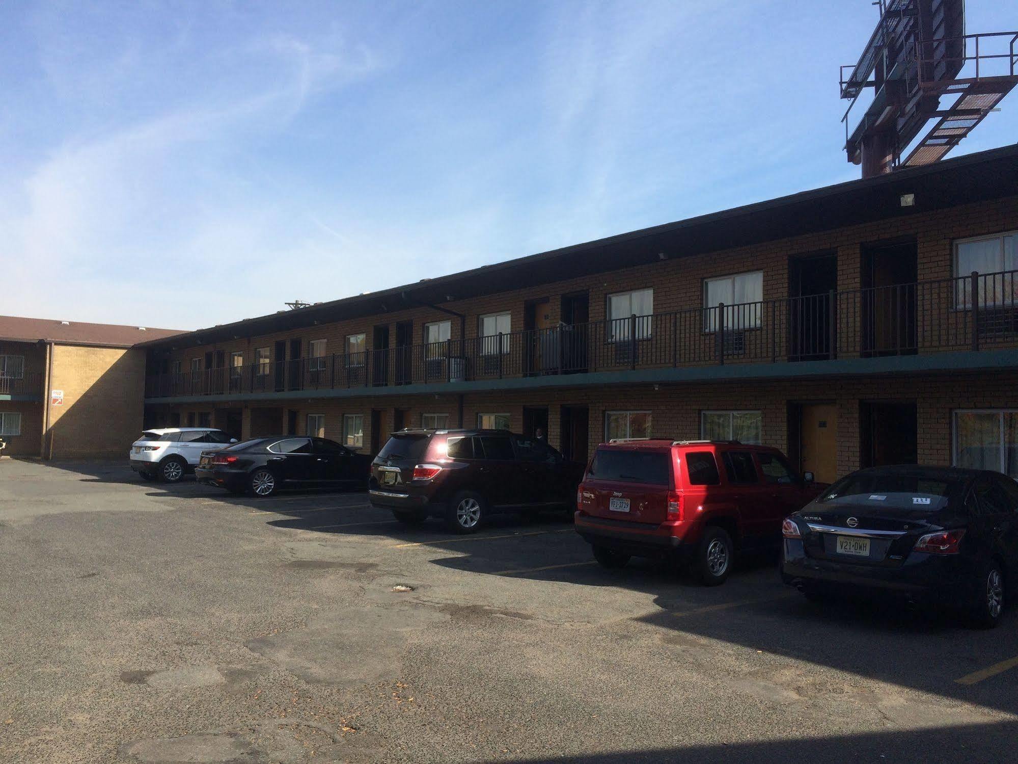 Hudson Plaza Motel Bayonne Джърси Сити Екстериор снимка